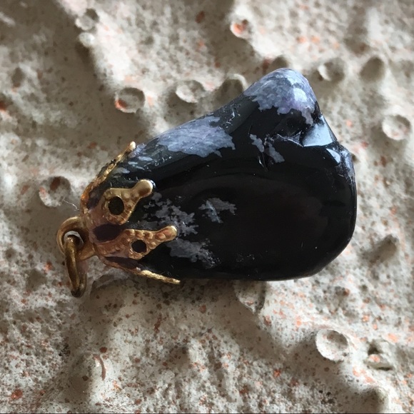 Jewelry - Vintage 1” obsidian stone pendant